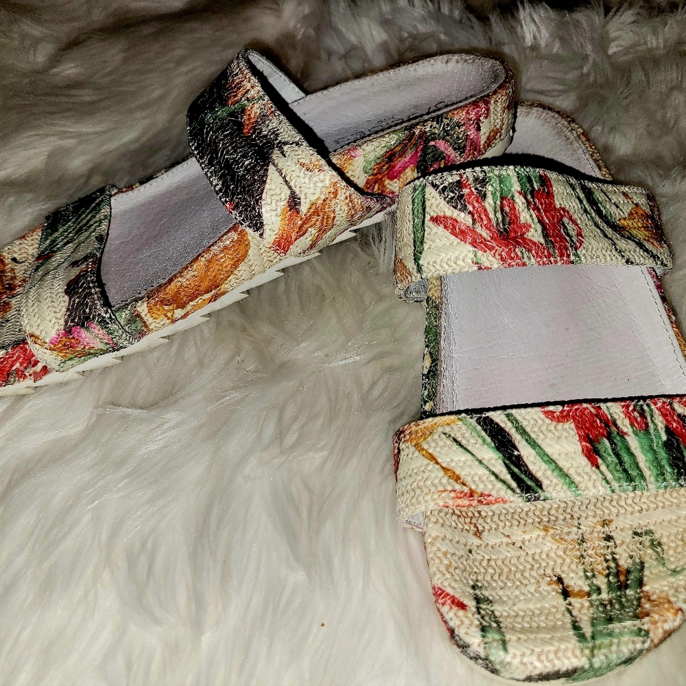 J/Slides Floral Slide Sandals GUC Sz 8 1/2